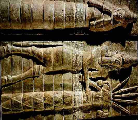 Divinités Iraniennes Sculpture de divinités antique